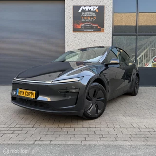 Tesla Model Y – thumbnail 1