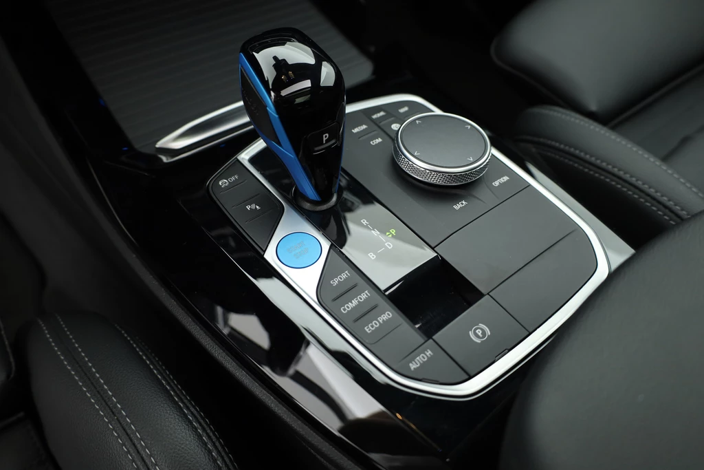 BMW iX3 – foto 8