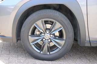 Lexus UX – thumbnail 22