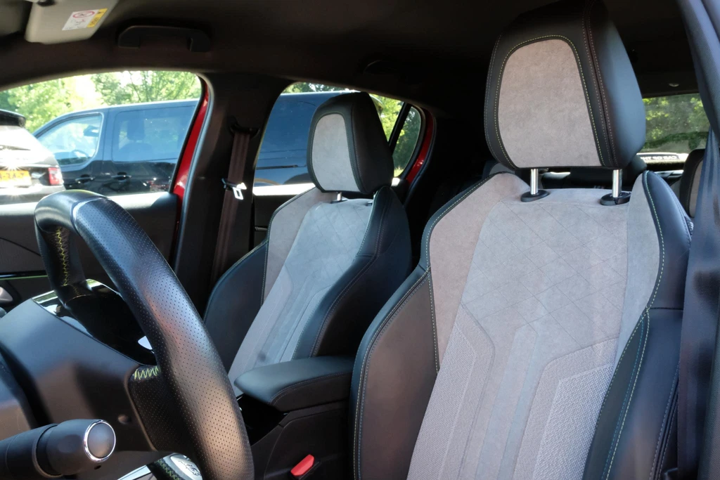 Peugeot e-208 – foto 8