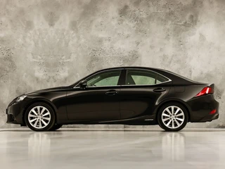 Lexus IS – thumbnail 3