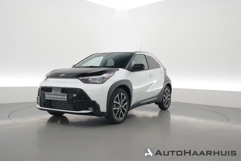 Toyota Aygo X Hybrid 115 GR Sport | Direct Leverbaar | Camera | Adapt. Cruise | JBL Audio | Keyless | Stoelverw. | Apple CarPlay |