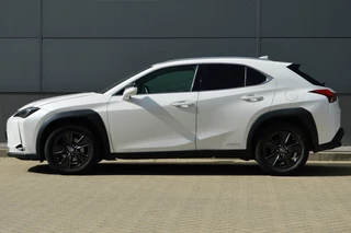 Lexus UX – thumbnail 2
