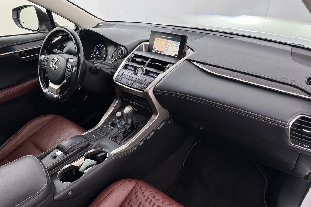Lexus NX – foto 17