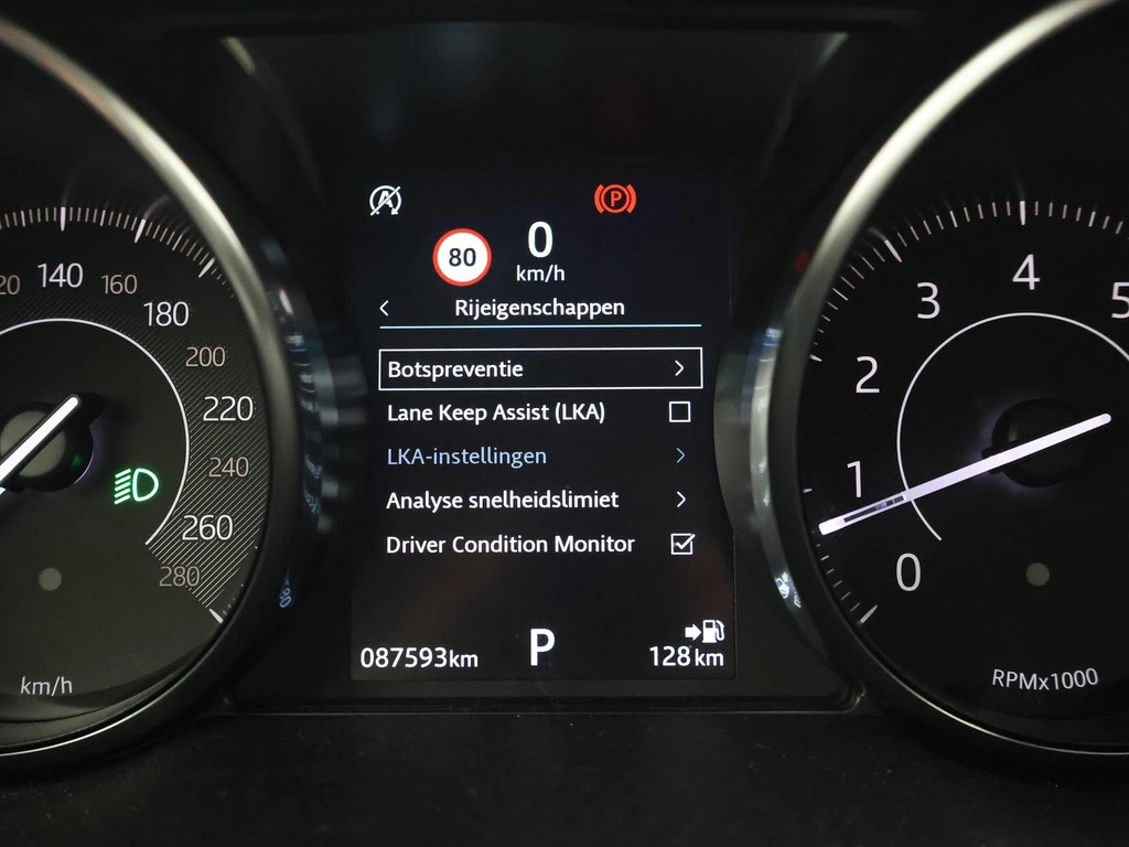 Jaguar E-PACE – foto 33