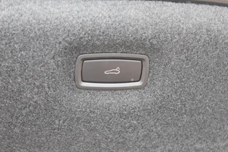 Porsche Taycan – thumbnail 23