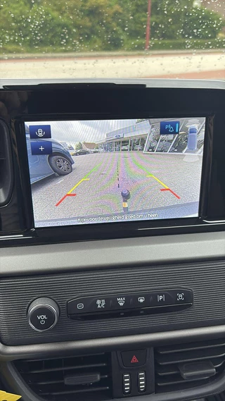 Ford Transit Courier – thumbnail 8