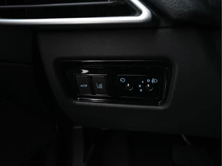 Jaguar XE – thumbnail 18