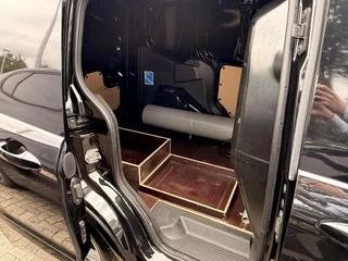 Ford Transit Courier – thumbnail 22