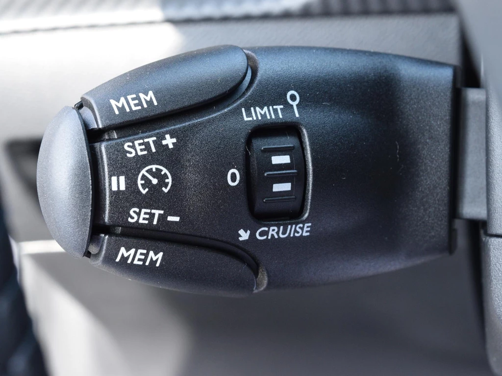 Peugeot e-208 – foto 18
