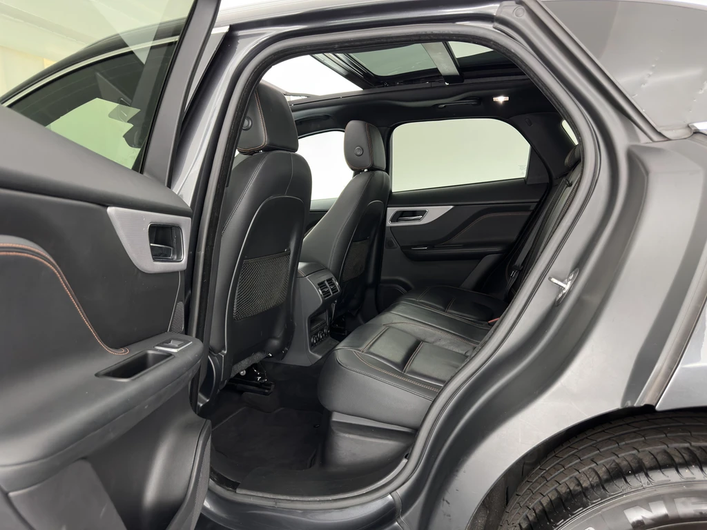 Jaguar F-PACE – foto 11