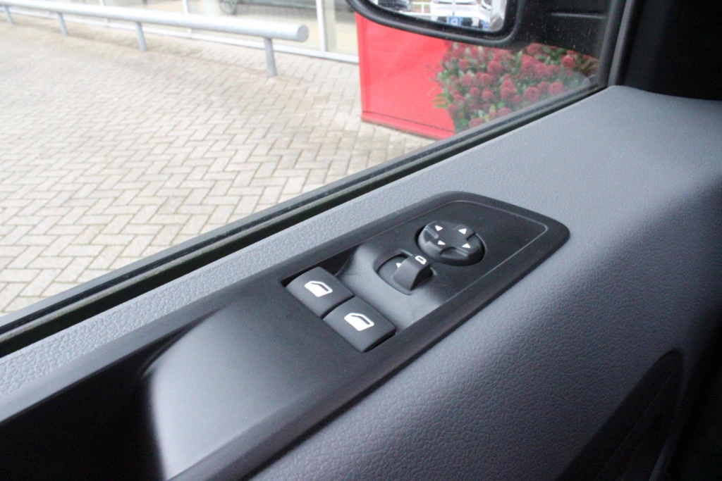 Peugeot e-Expert – foto 16
