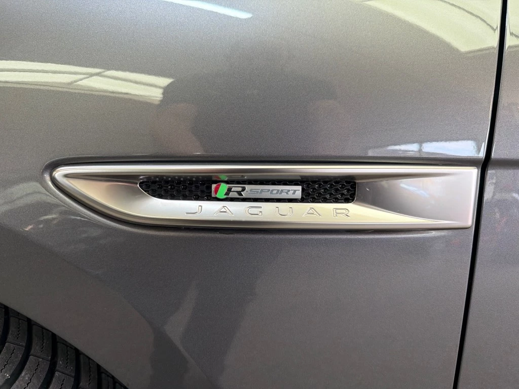 Jaguar F-PACE – foto 11