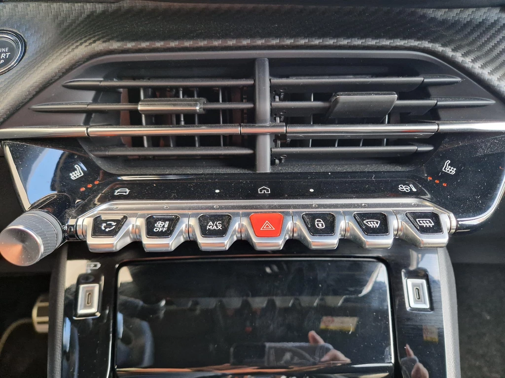 Peugeot 208 – foto 24