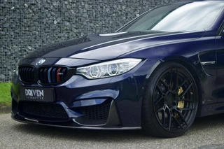 BMW M4 – thumbnail 2