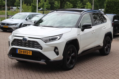 Toyota RAV4 2.5 Hybrid AWD Bi-Tone / Trekhaak / Panoramadak / 360Camera / Leder / JBL / Keyless / 18'' / Dodehoek / DAB / Keyless