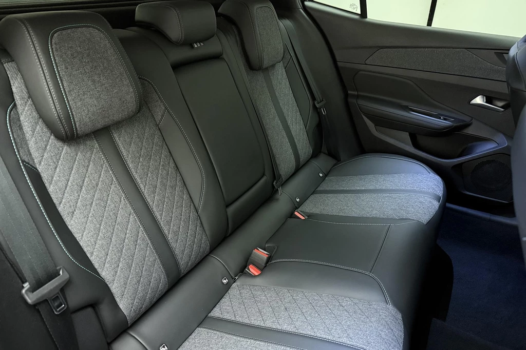 Peugeot 408 – foto 16