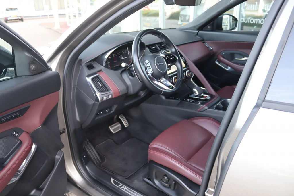 Jaguar E-PACE – foto 8