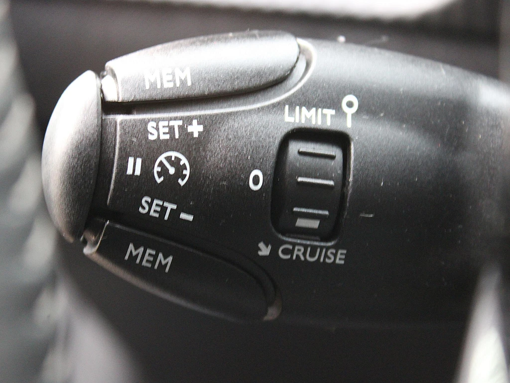 Peugeot e-208 – foto 13