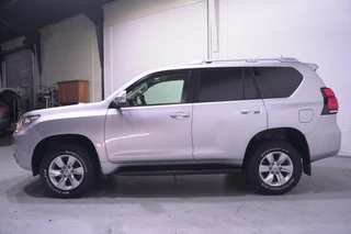 Toyota Land Cruiser – thumbnail 2