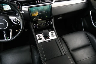 Jaguar F-PACE – thumbnail 24