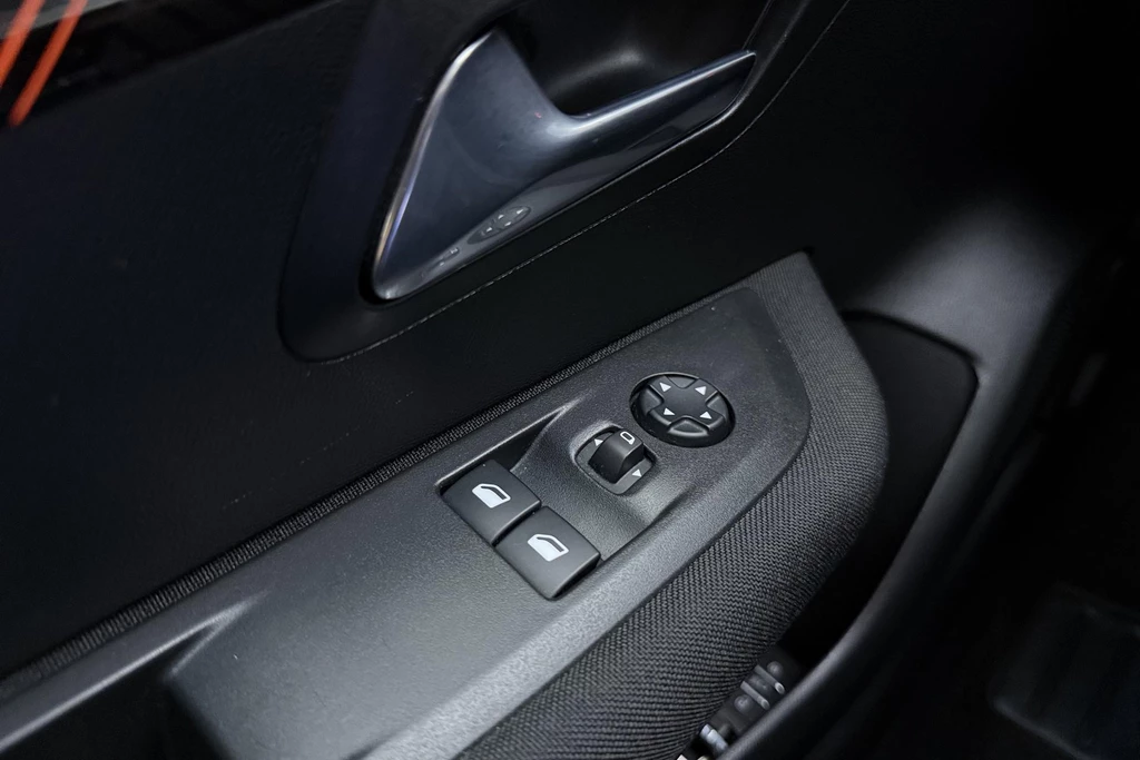 Peugeot e-208 – foto 16