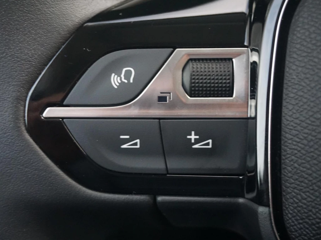 Peugeot e-208 – foto 21