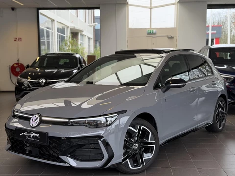 Volkswagen Golf 1.5 eTSI R-Line / Pano / Head-up / Keyless /