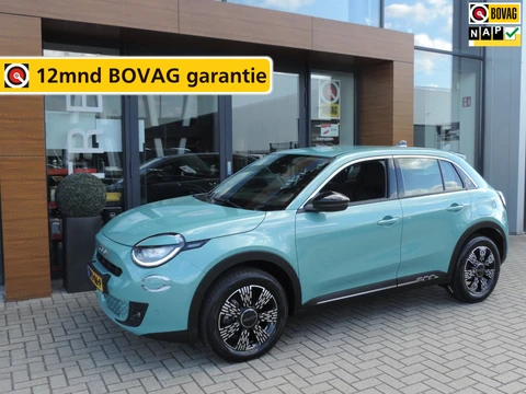 Fiat 600 1.2-T Hybrid Urban AUTOMAAT 31.000km | LED kopl | CarPlay | Stoelverw | Cruise contr | Keyless | Camera | 17” | PDC