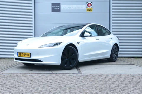 Tesla Model 3 RWD 60 kWh Premium Highland, LFP Accu, AutoPilot4.0 Ryzen (FSD 99,- p/mnd)
