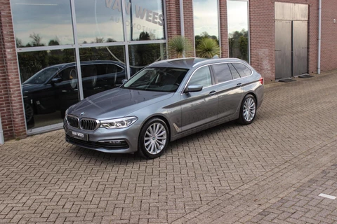 BMW 5-serie Touring 520i High Executive Edition | 2e eigenaar | NL auto | Adaptive LED | 19 inch | Sportstuur | Comfortstoelen | Memory | Display Key | Navigatie | Bluetooth | PDC