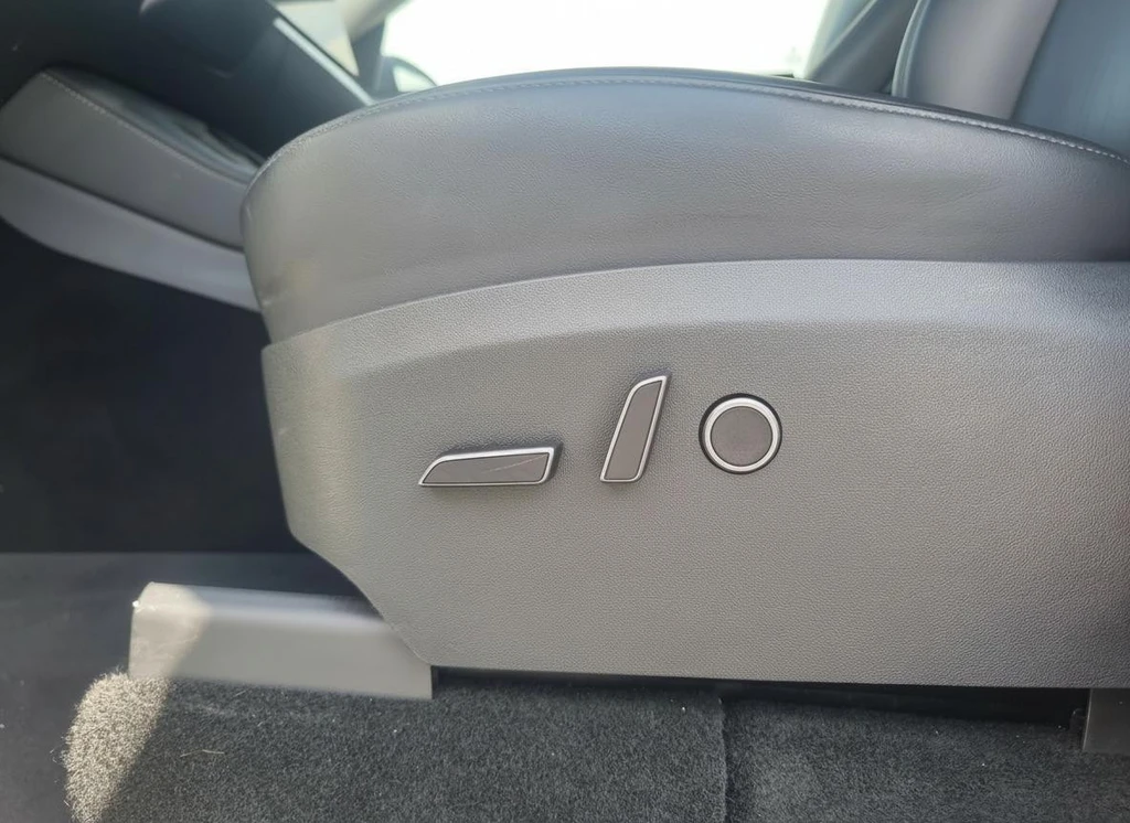 Tesla Model Y – foto 11