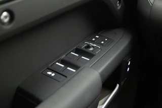 Land Rover Defender – thumbnail 21