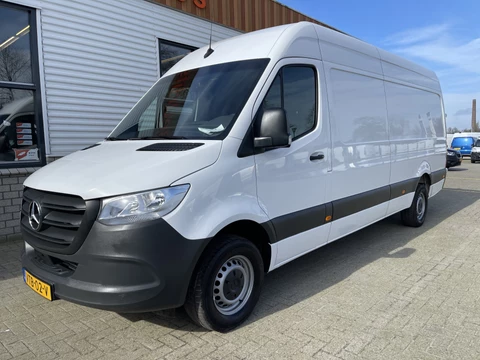 Mercedes-Benz Sprinter 317 1.9 CDI 170pk L3H2 RWD Functional / rijklaar € 33.950 ex btw / lease vanaf € 893 / trekhaak + opstap achter / 270 graden deuren / achteruit rijcamera !