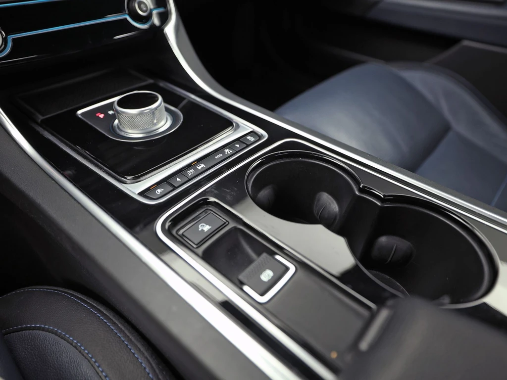 Jaguar XE – foto 25