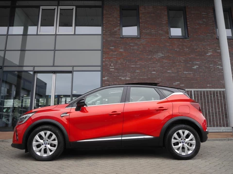 Renault Captur 1.6 E-Tech Plug-in Hybrid 160 Intens | Panorama dak | Achteruitrijcamera | Lichtmetalen velgen | Navigatie | Cruise control | Stoelverwarming |