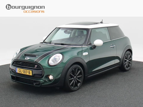 Mini Cooper S 2.0 JCW 211Pk | Panoramadak | Leder | Cruise Control | Climate Control | Navigatie | Bluetooth | Stoelverwarming | 17 Inch  |