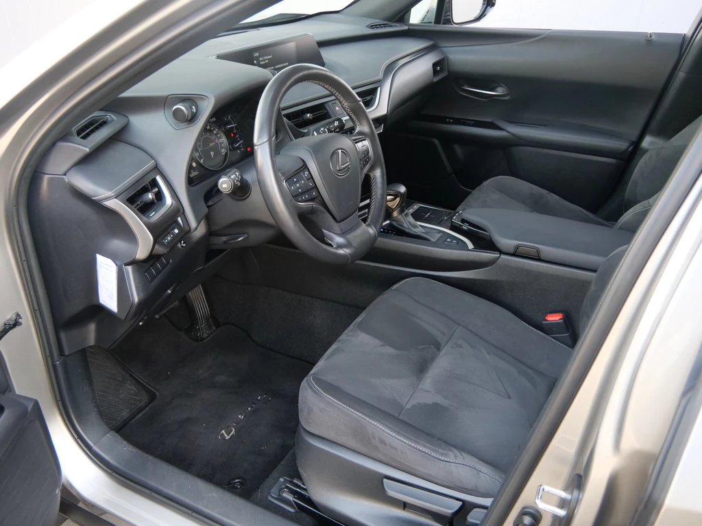 Lexus UX – foto 23