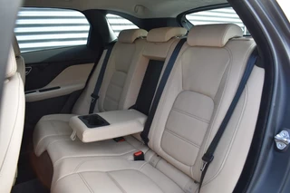Jaguar F-PACE – thumbnail 33