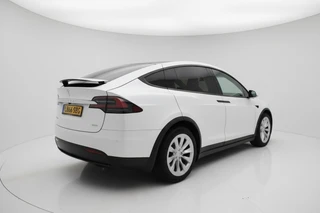 Tesla Model X – thumbnail 3
