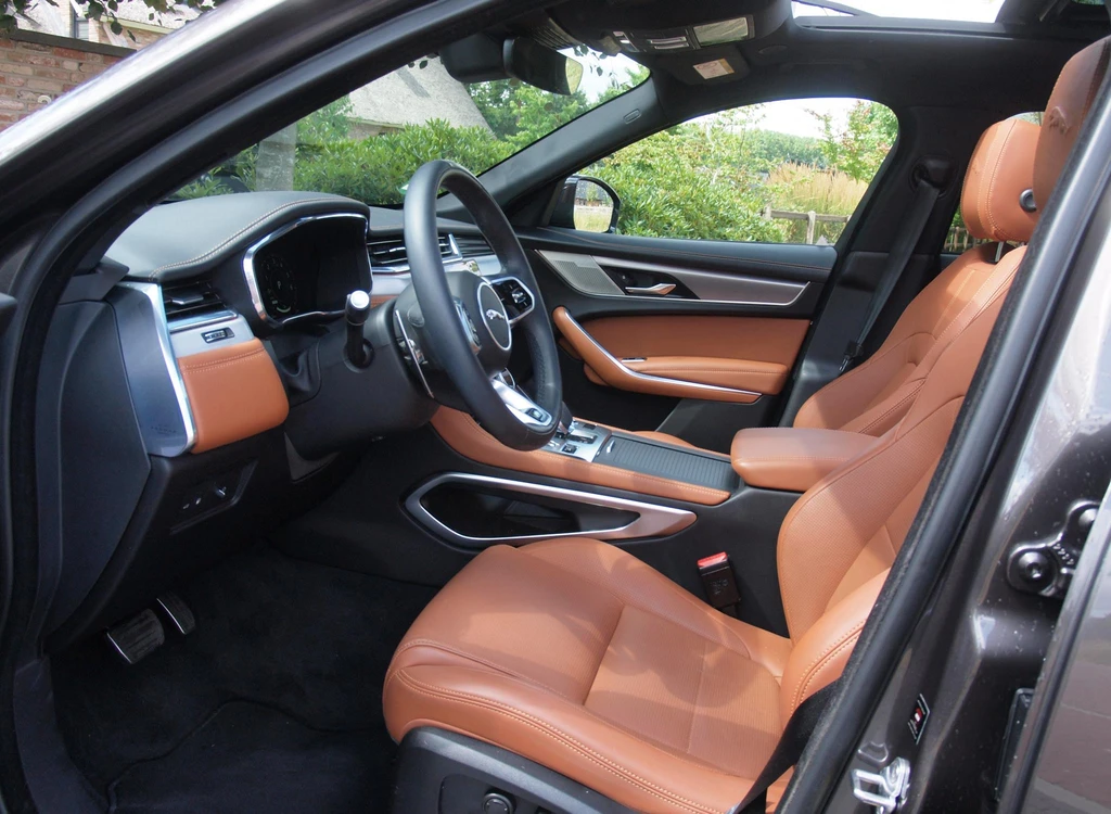 Jaguar F-PACE – foto 17