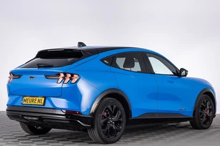 Ford Mustang Mach-E – thumbnail 4