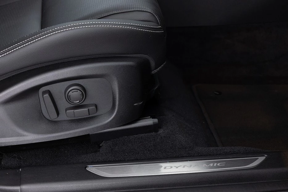 Jaguar E-PACE – foto 17