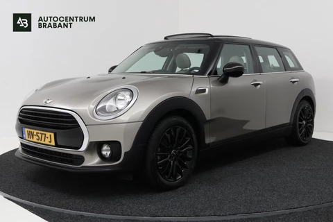 Mini Mini Clubman 1.5 Cooper Automaat (PANORAMADAK, GROOT-NAVIGATIE, LEDER, PARKEERSENSOREN)