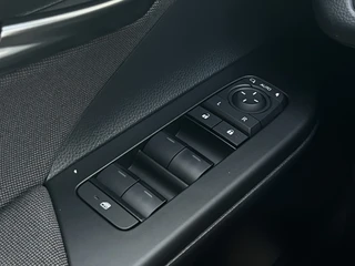 Toyota C-HR – thumbnail 13
