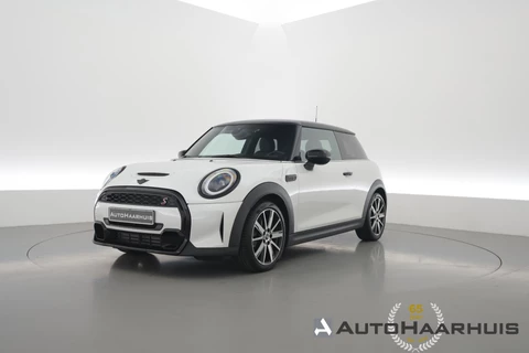 MINI 3-deurs 2.0 Cooper S Classic | Rijklaar! | Dig. Cockpit | Stoelverw. | Camera+PDC | Sfeerverl. | Piano Black ext. | Cruise | NAV+CarPlay | Climate | Keyless | LED | 17'' V