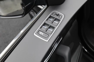 Jaguar F-PACE – thumbnail 32