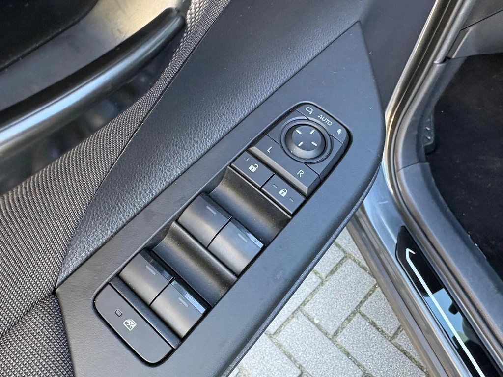 Toyota C-HR – foto 27