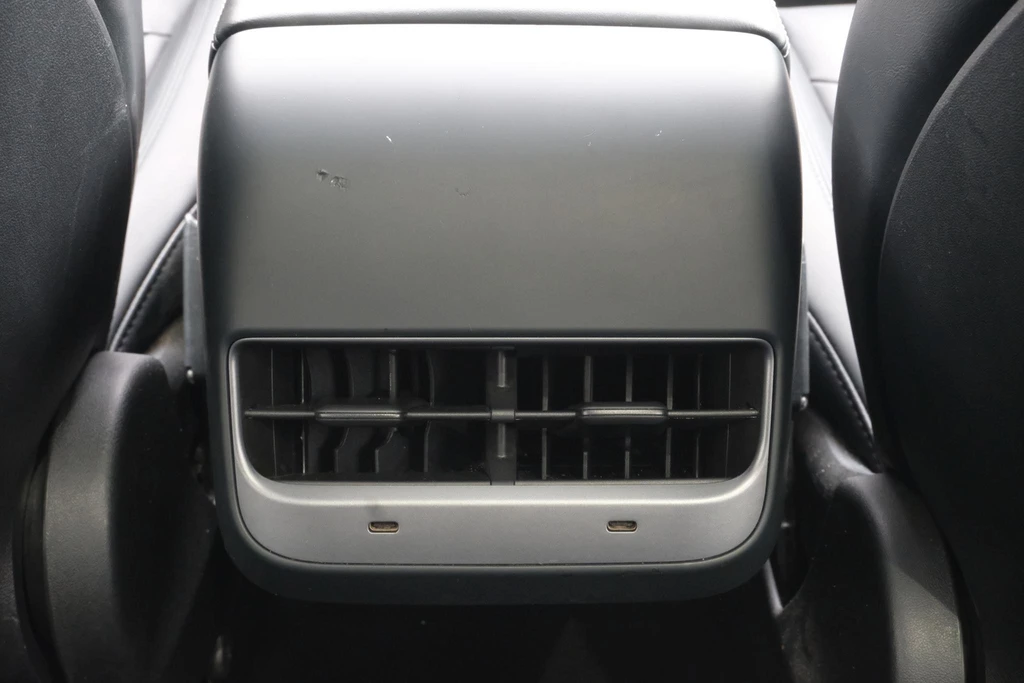 Tesla Model Y – foto 16