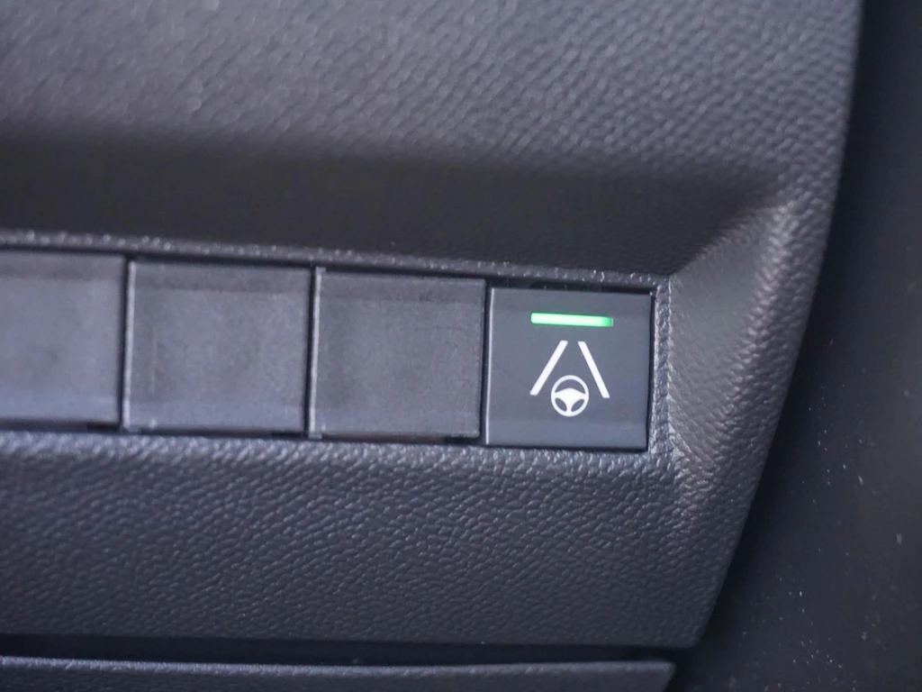 Peugeot 208 – foto 12